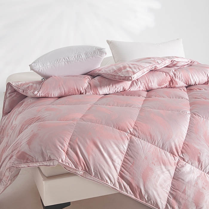 91家纺网 家纺一手货源 找家纺 御眠纺羽绒被壳 2025新款高端贡缎提花单层羽绒被壳 飘颜粉