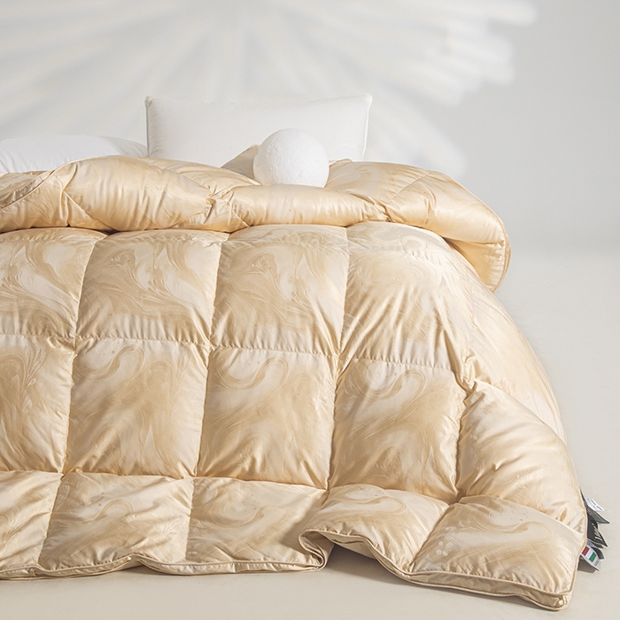 91家纺网 家纺一手货源 找家纺 静若居羽绒被壳 2025新款高端贡缎提花单层羽绒被壳 飘金色