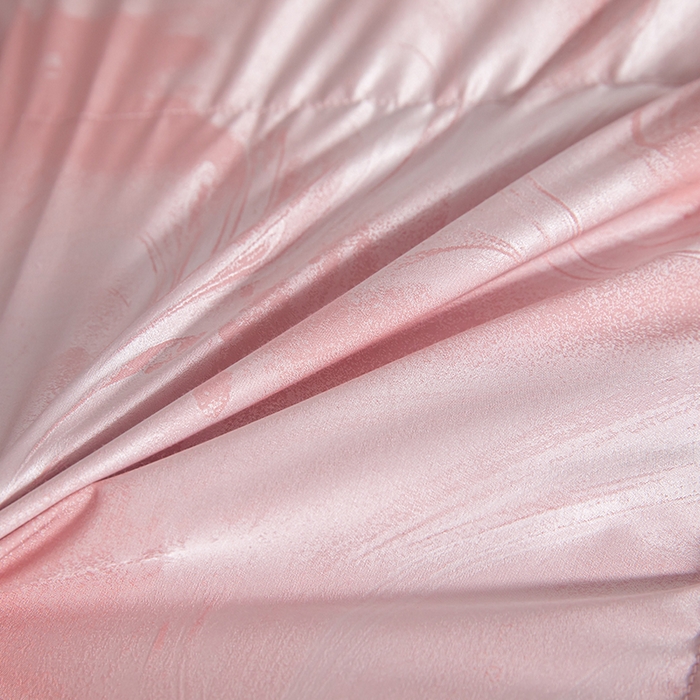 91家纺网 家纺一手货源 找家纺 静若居羽绒被壳 2025新款高端贡缎提花单层羽绒被壳 飘颜粉