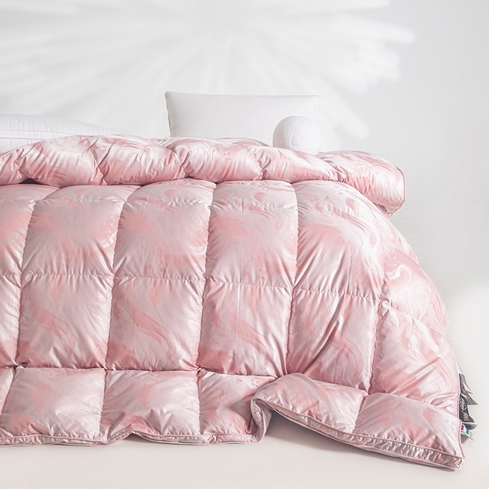 91家纺网 家纺一手货源 找家纺 静若居羽绒被壳 2025新款高端贡缎提花单层羽绒被壳 飘颜粉