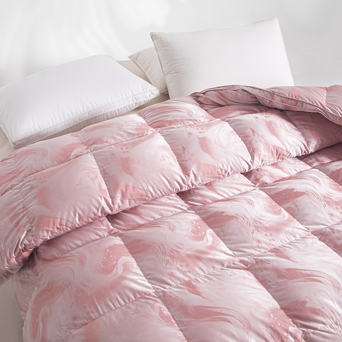 91家纺网 家纺一手货源 找家纺 静若居羽绒被壳 2025新款高端贡缎提花单层羽绒被壳 飘颜粉