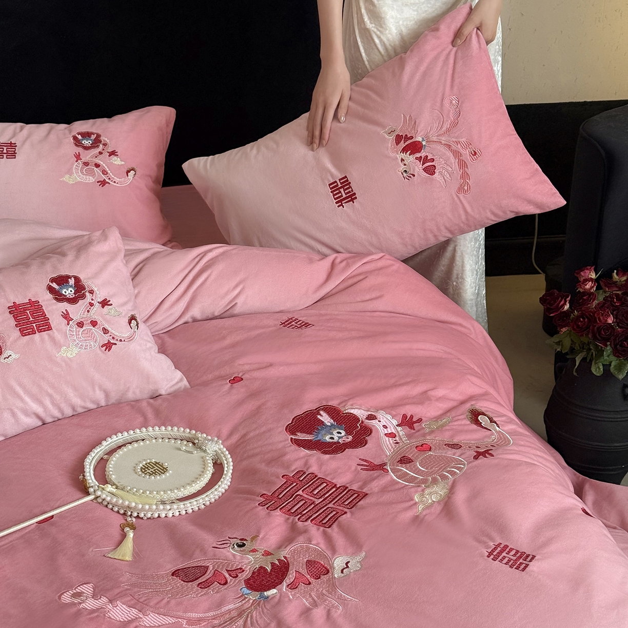 91家纺网 家纺一手货源 找家纺 （总）江涞 2025新款高克重婴肤绒数码印花刺绣四件套-小美满