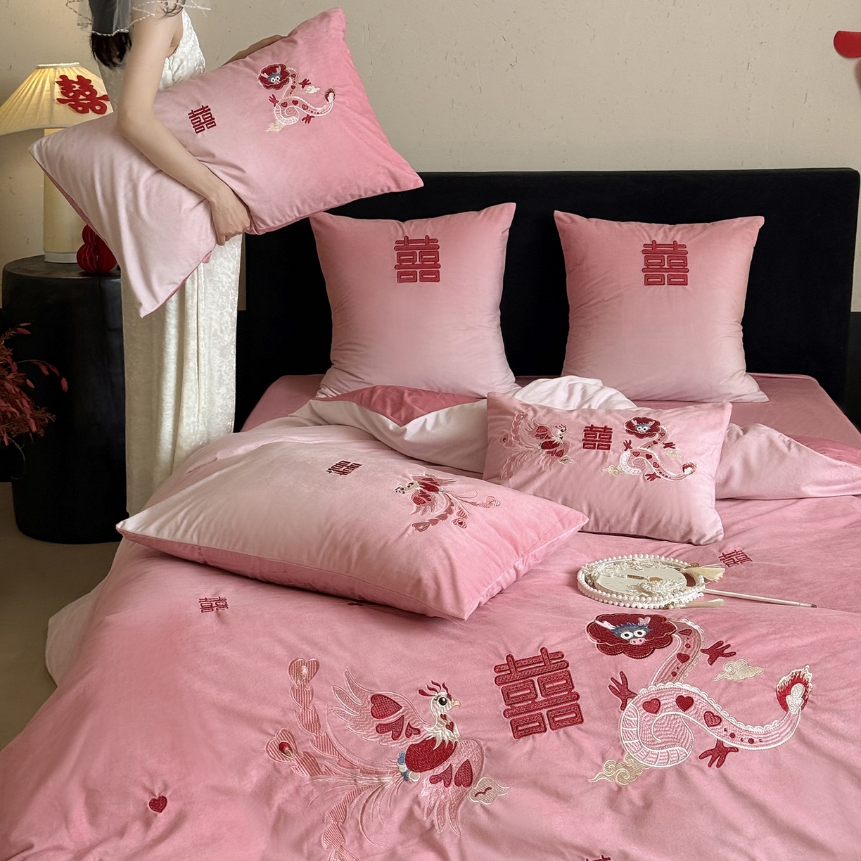 91家纺网 家纺一手货源 找家纺 （总）江涞 2025新款高克重婴肤绒数码印花刺绣四件套-小美满