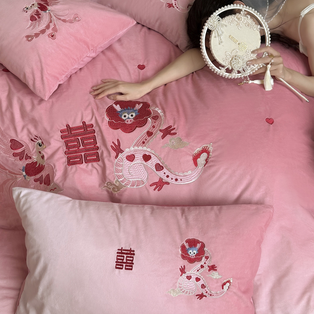 91家纺网 家纺一手货源 找家纺 （总）江涞 2025新款高克重婴肤绒数码印花刺绣四件套-小美满