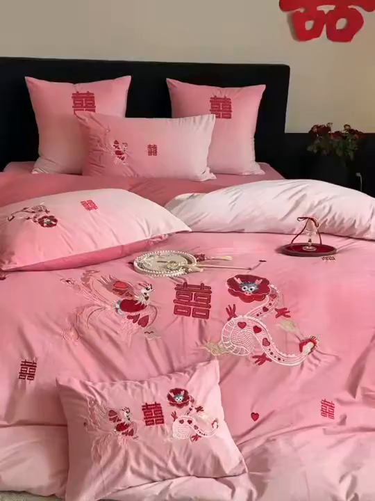 91家纺网 家纺一手货源 找家纺 （总）江涞 2025新款高克重婴肤绒数码印花刺绣四件套-小美满