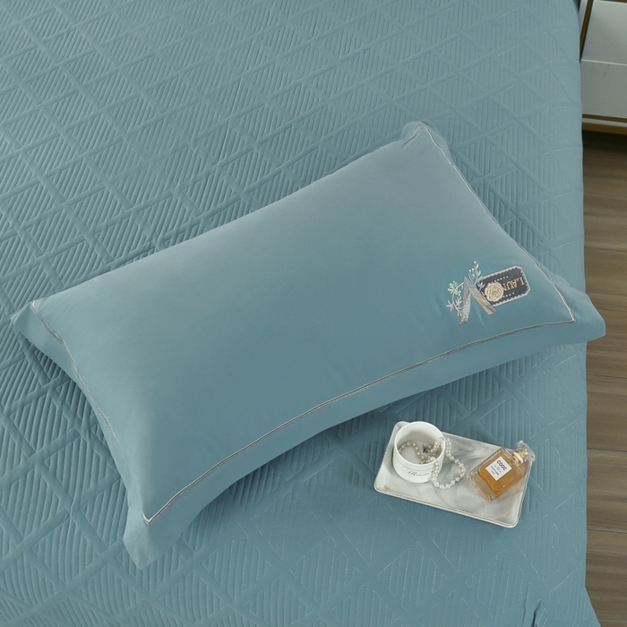 91家纺网 家纺一手货源 找家纺 OL家纺 2025新款全棉磨毛刺绣床盖夹棉四件套-胜利之花系列 胜利之花-海洋蓝