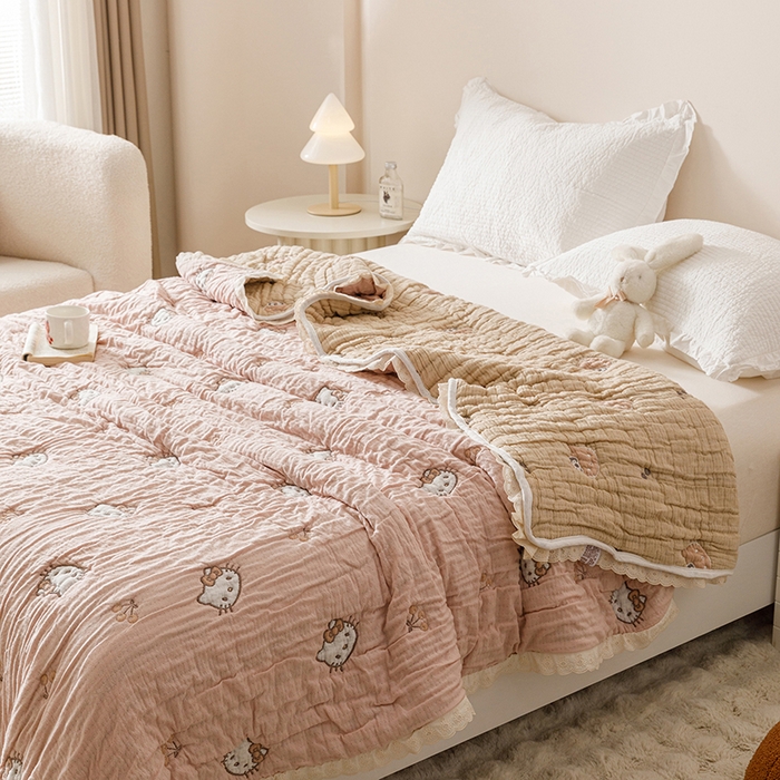 91家纺网 家纺一手货源 找家纺 麻依 2025新款卡通安心棉泡芙被十层全棉纱布被子被芯 粉色KT猫
