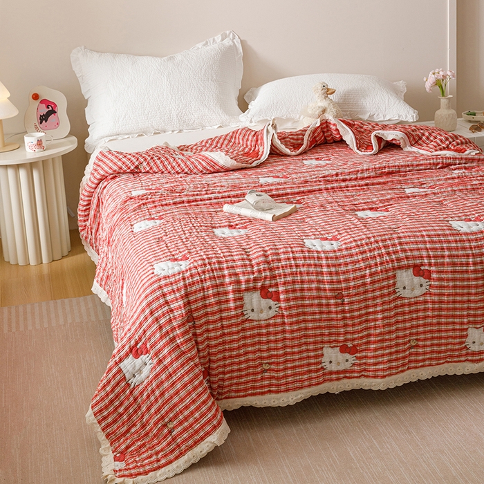 91家纺网 家纺一手货源 找家纺 麻依 2025新款卡通安心棉泡芙被十层全棉纱布被子被芯 凯蒂的快乐