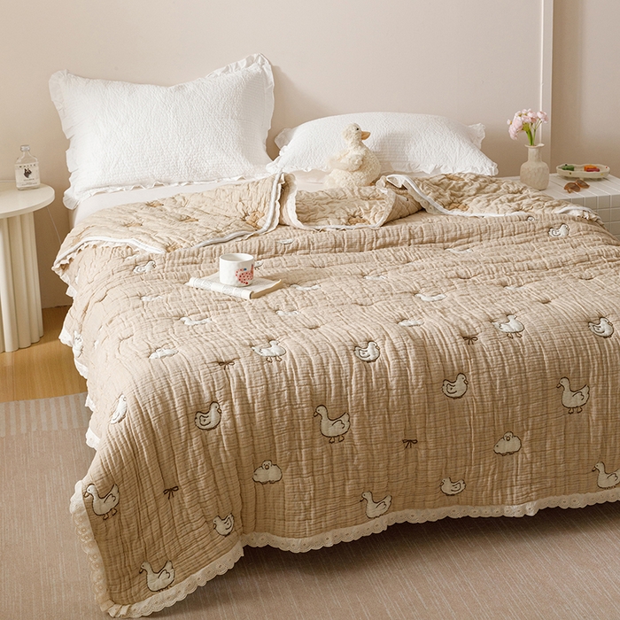 91家纺网 家纺一手货源 找家纺 麻依 2025新款卡通安心棉泡芙被十层全棉纱布被子被芯 可爱鸭鸭