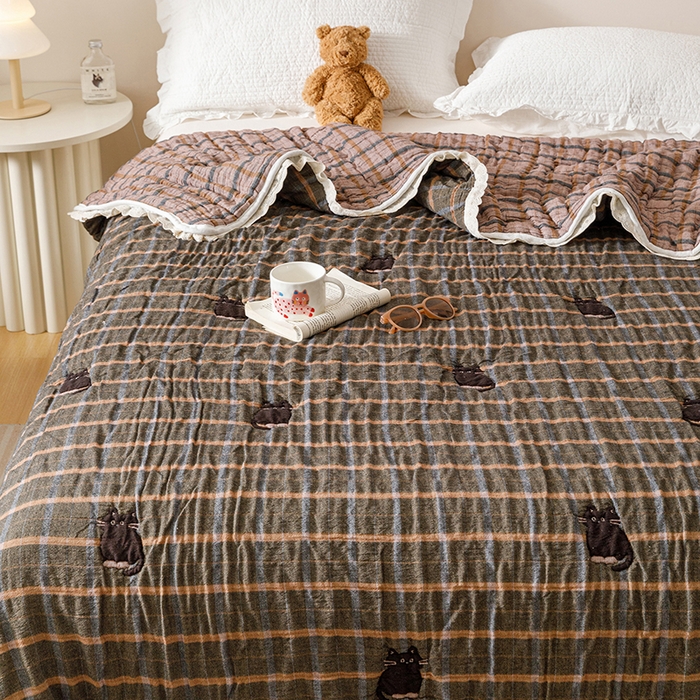 91家纺网 家纺一手货源 找家纺 麻依 2025新款卡通安心棉泡芙被十层全棉纱布被子被芯 可可猫咪-黑咔