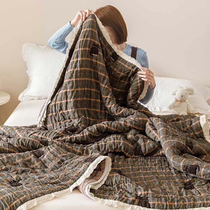 91家纺网 家纺一手货源 找家纺 麻依 2025新款卡通安心棉泡芙被十层全棉纱布被子被芯 可可猫咪-黑咔