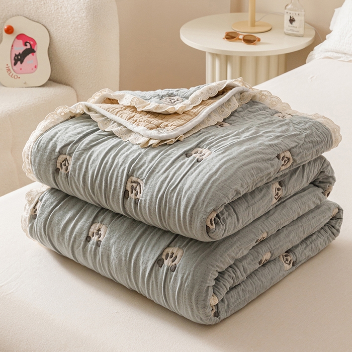 91家纺网 家纺一手货源 找家纺 麻依 2025新款卡通安心棉泡芙被十层全棉纱布被子被芯 蓝色熊猫