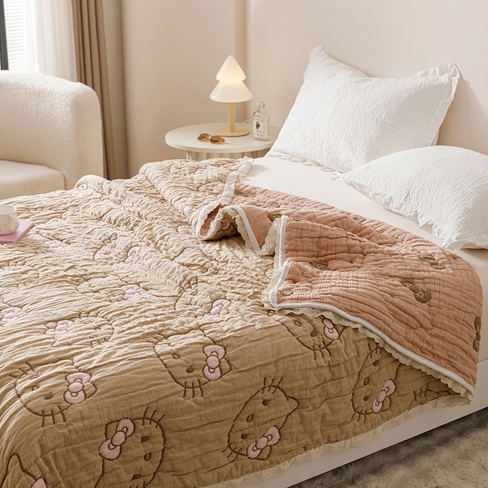 91家纺网 家纺一手货源 找家纺 麻依 2025新款卡通安心棉泡芙被十层全棉纱布被子被芯 团团KT