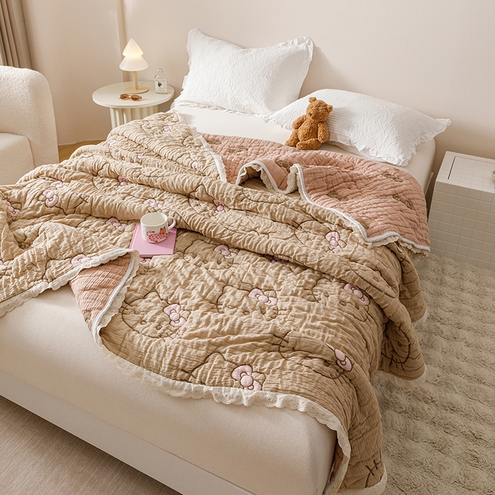 91家纺网 家纺一手货源 找家纺 麻依 2025新款卡通安心棉泡芙被十层全棉纱布被子被芯 团团KT