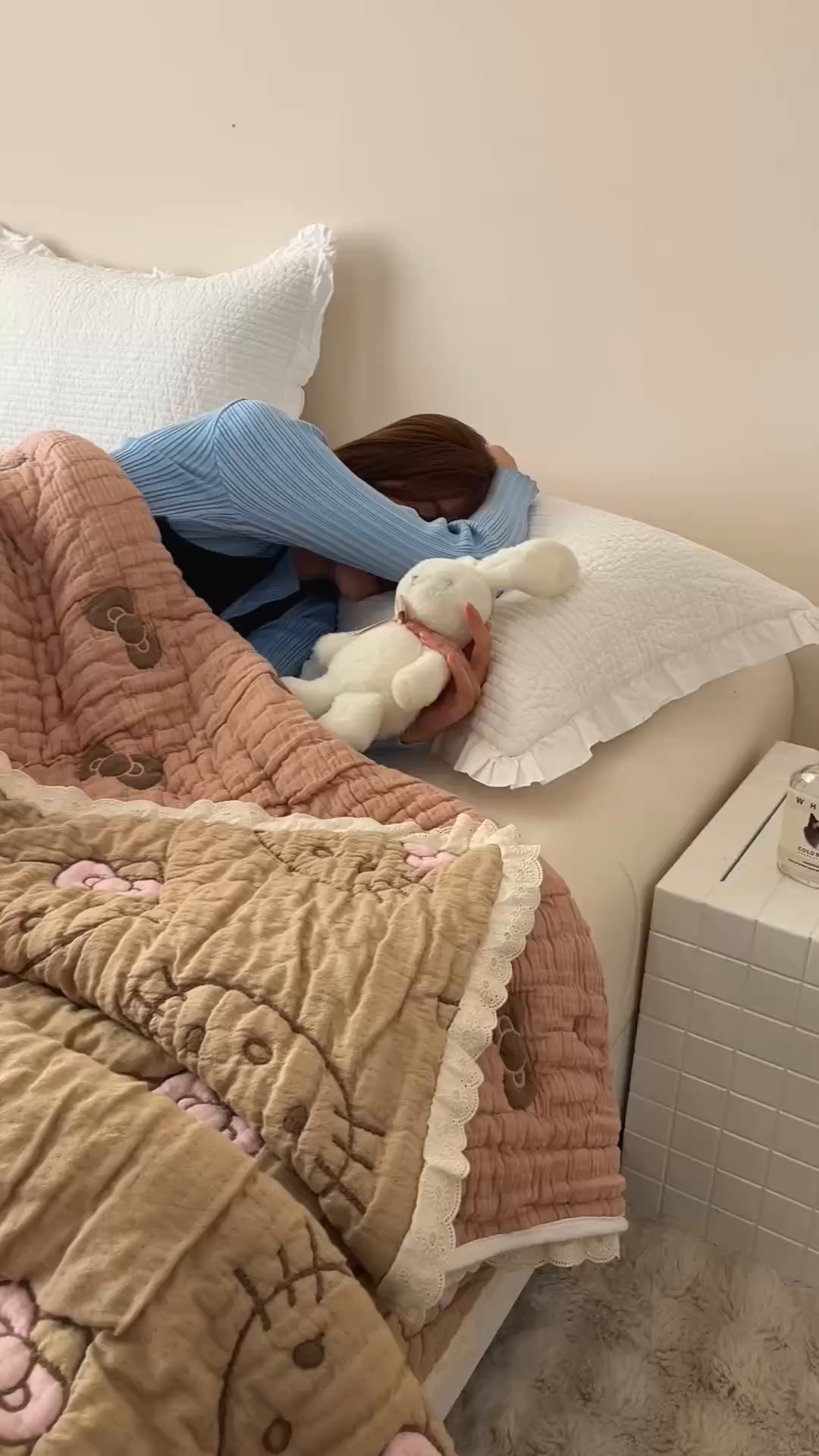 91家纺网 家纺一手货源 找家纺 麻依 2025新款卡通安心棉泡芙被十层全棉纱布被子被芯 团团KT