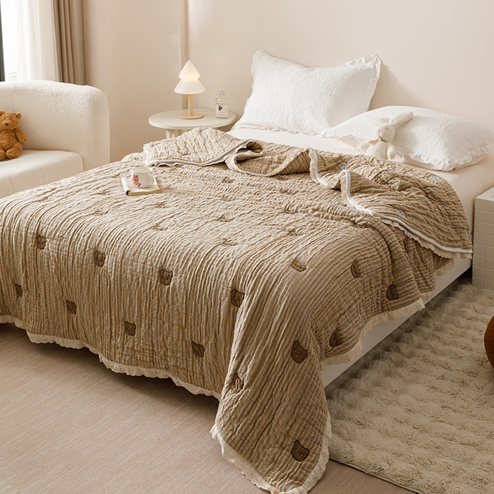 91家纺网 家纺一手货源 找家纺 麻依 2025新款卡通安心棉泡芙被十层全棉纱布被子被芯 小熊格格