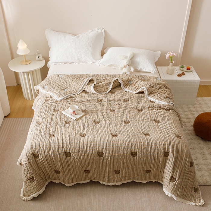 91家纺网 家纺一手货源 找家纺 麻依 2025新款卡通安心棉泡芙被十层全棉纱布被子被芯 小熊格格