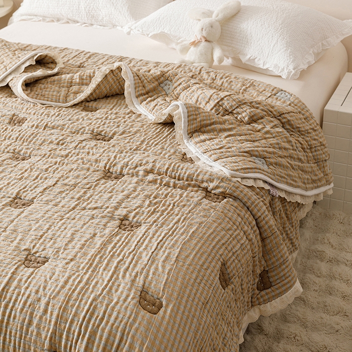 91家纺网 家纺一手货源 找家纺 麻依 2025新款卡通安心棉泡芙被十层全棉纱布被子被芯 小熊格格