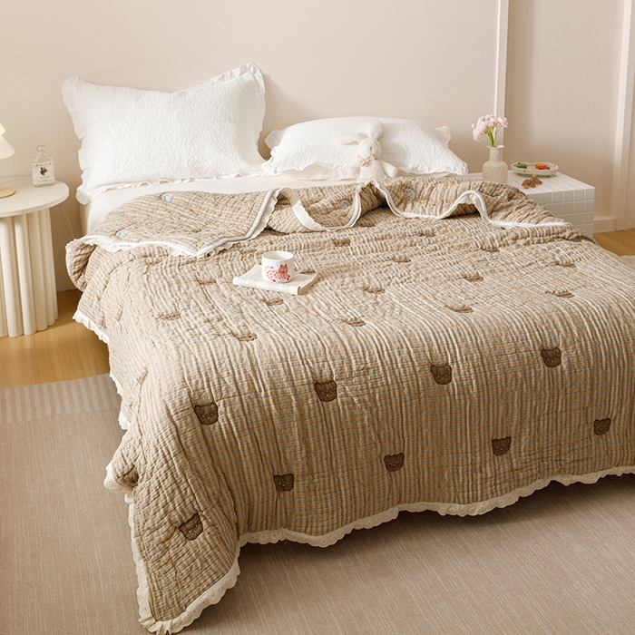 91家纺网 家纺一手货源 找家纺 麻依 2025新款卡通安心棉泡芙被十层全棉纱布被子被芯 小熊格格