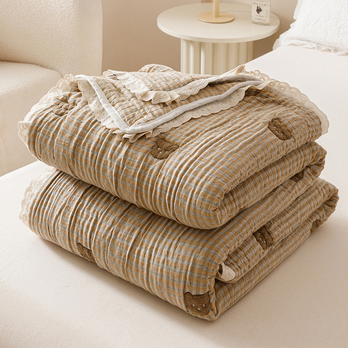 91家纺网 家纺一手货源 找家纺 麻依 2025新款卡通安心棉泡芙被十层全棉纱布被子被芯 小熊格格