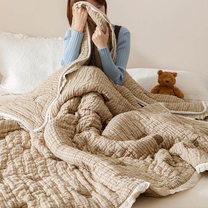 91家纺网 家纺一手货源 找家纺 麻依 2025新款卡通安心棉泡芙被十层全棉纱布被子被芯 小熊格格