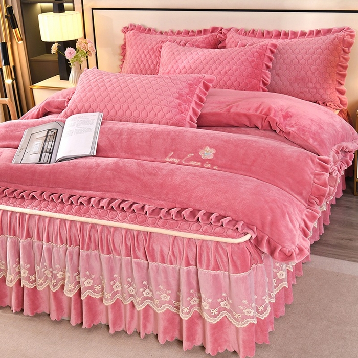 91家纺网 家纺一手货源 找家纺 （总）董韵家纺 2025新款牛奶绒刺绣夹棉床裙四件套系列（控价）