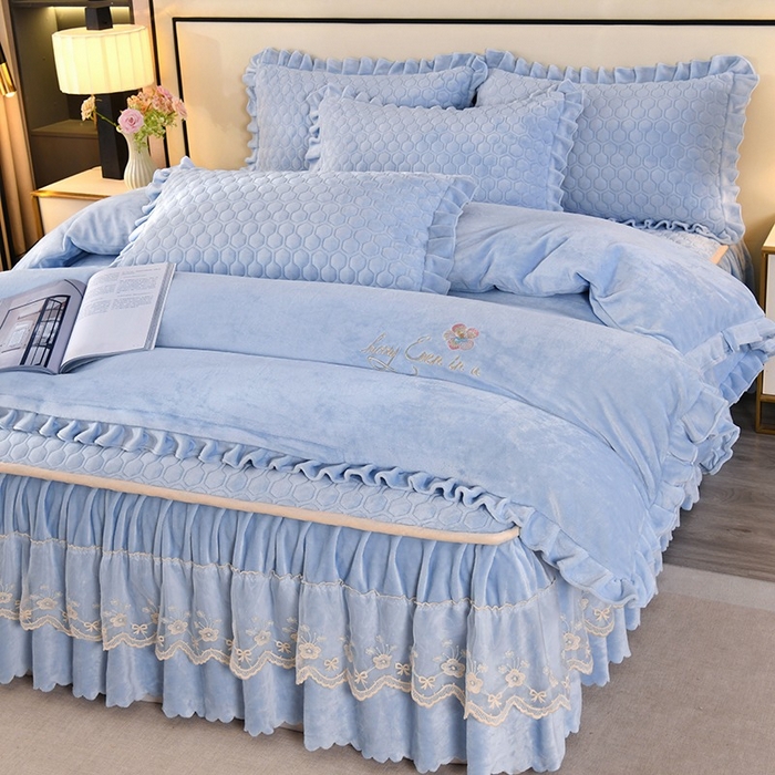 91家纺网 家纺一手货源 找家纺 （总）董韵家纺 2025新款牛奶绒刺绣夹棉床裙四件套系列（控价）