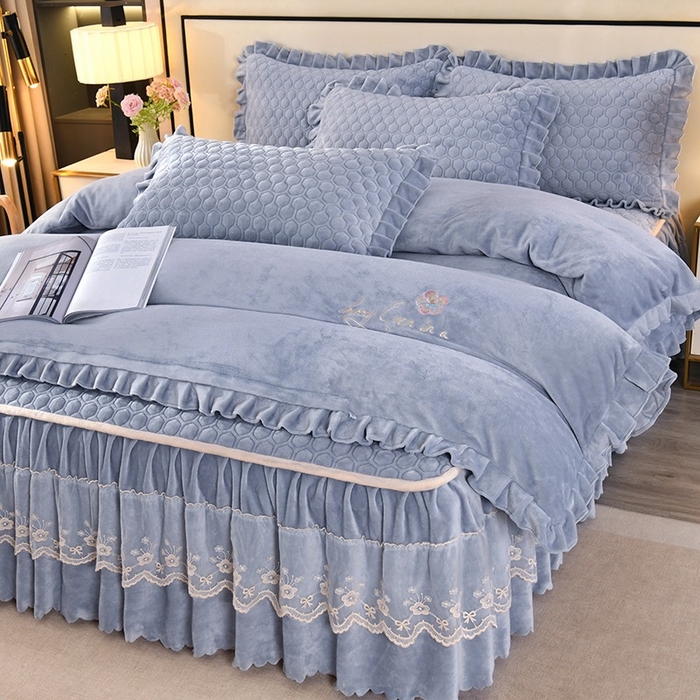 91家纺网 家纺一手货源 找家纺 （总）董韵家纺 2025新款牛奶绒刺绣夹棉床裙四件套系列（控价）