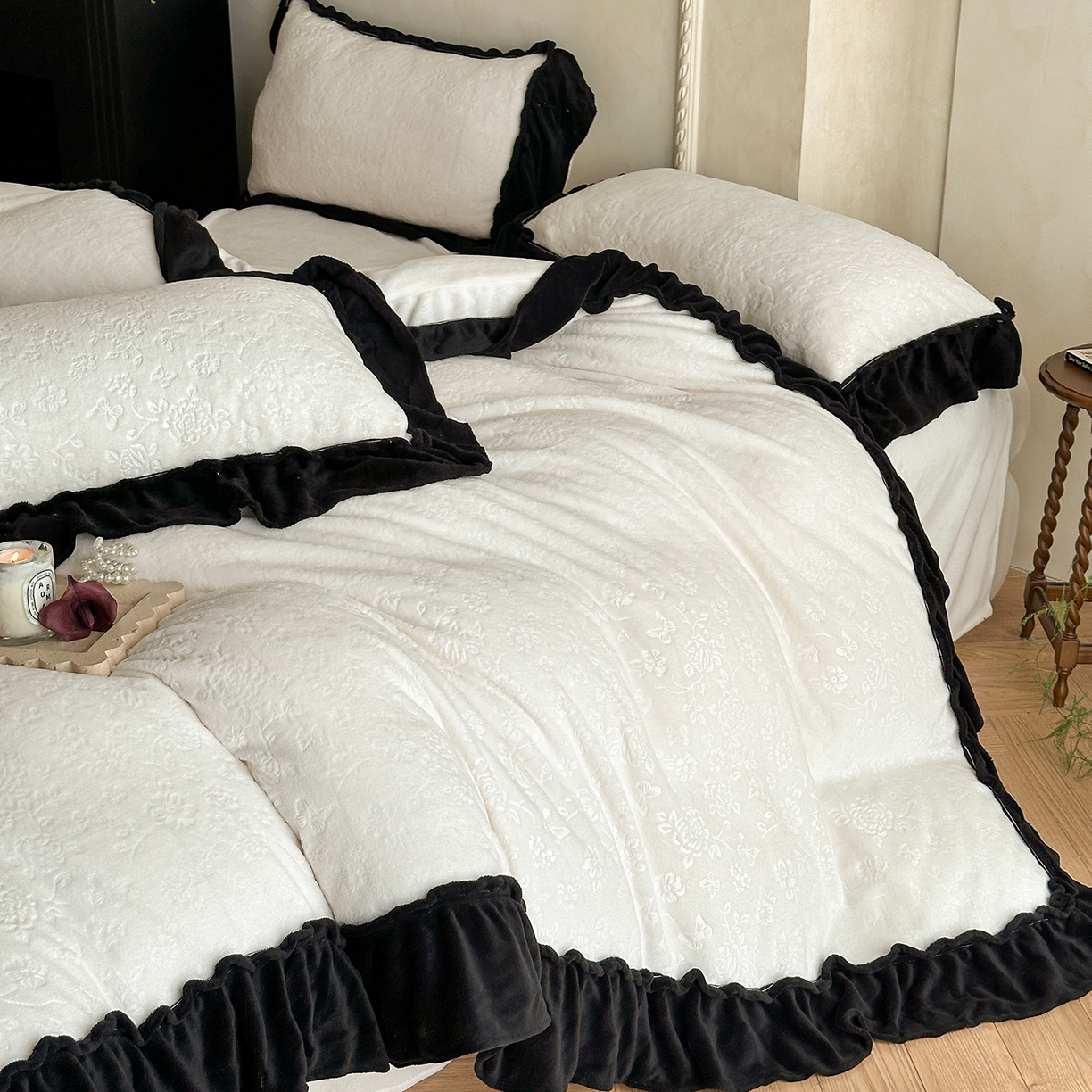 91家纺网 家纺一手货源 找家纺 （总）逸尚阁 2025新款高克重雕花牛奶绒四件套-雅诺