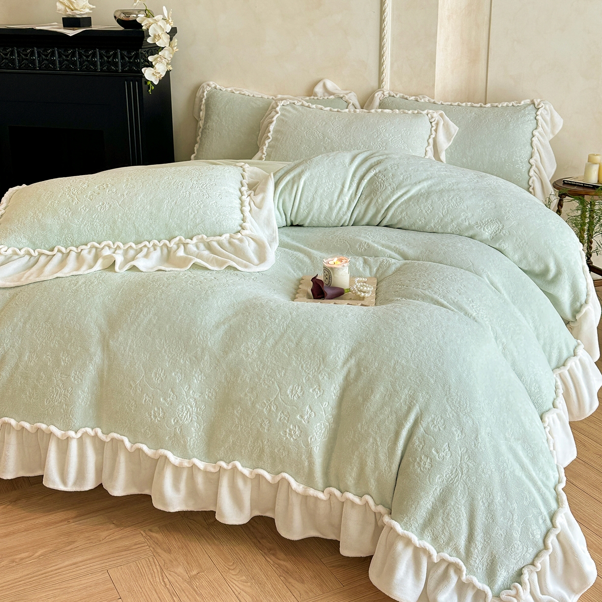 91家纺网 家纺一手货源 找家纺 逸尚阁 2025新款高克重雕花牛奶绒四件套-雅诺 雅诺·清水绿