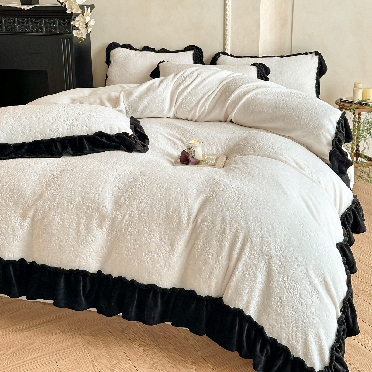 逸尚阁 2025新款高克重雕花牛奶绒四件套-雅诺 雅诺·流光白