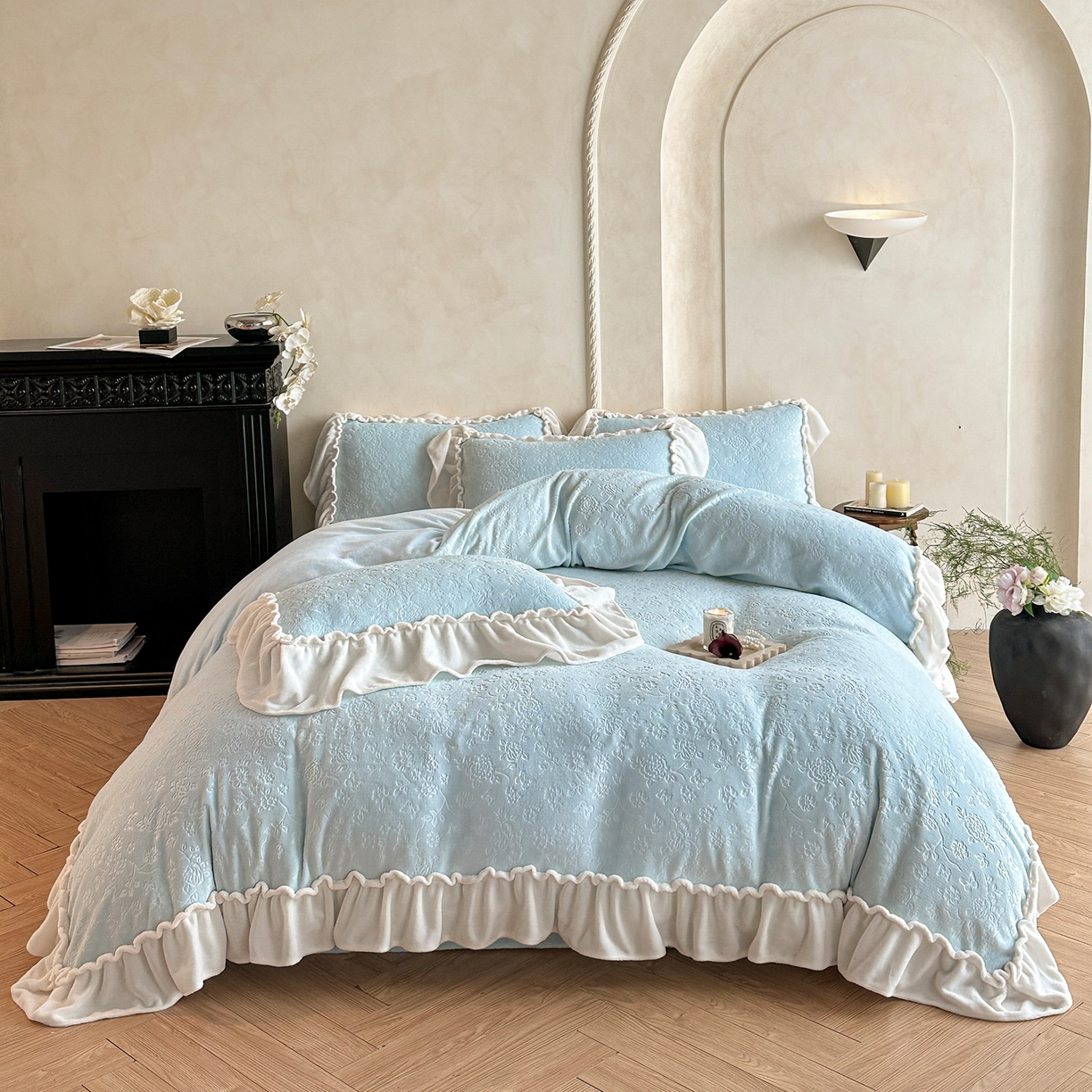 91家纺网 家纺一手货源 找家纺 逸尚阁 2025新款高克重雕花牛奶绒四件套-雅诺 雅诺·奶蓝