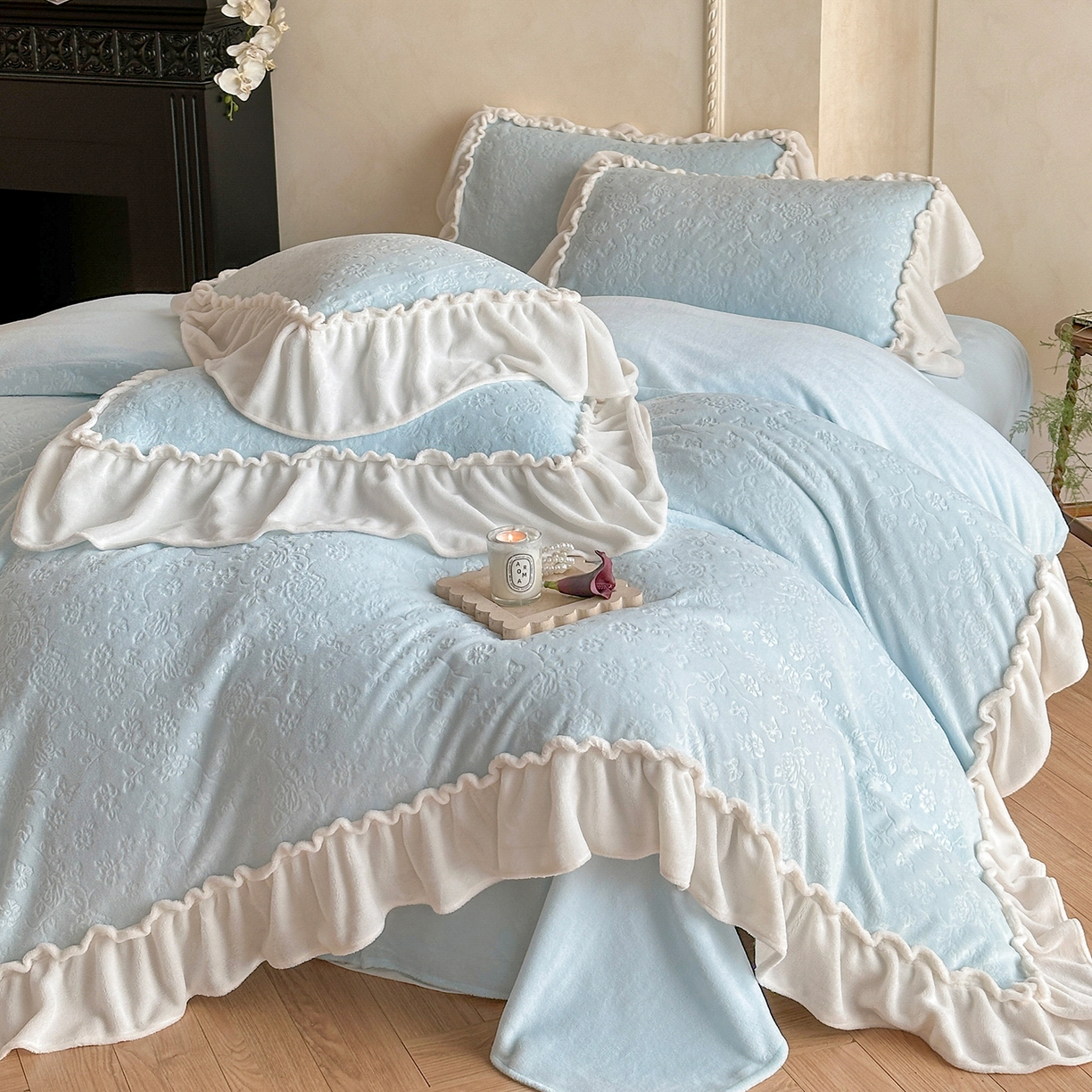 91家纺网 家纺一手货源 找家纺 逸尚阁 2025新款高克重雕花牛奶绒四件套-雅诺 雅诺·奶蓝