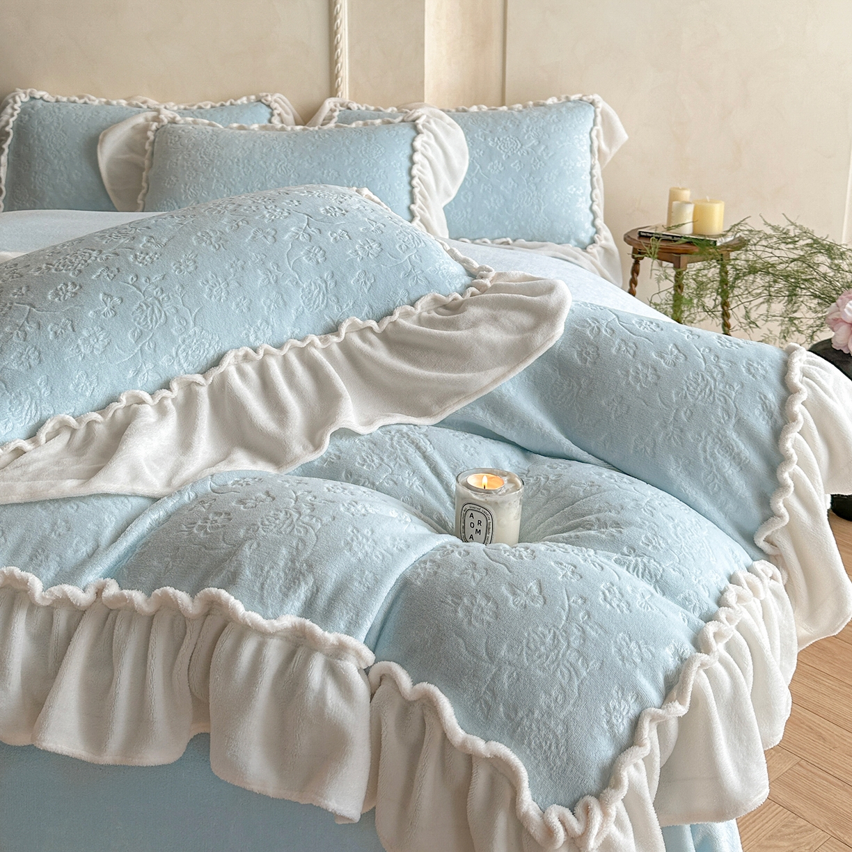 91家纺网 家纺一手货源 找家纺 逸尚阁 2025新款高克重雕花牛奶绒四件套-雅诺 雅诺·奶蓝