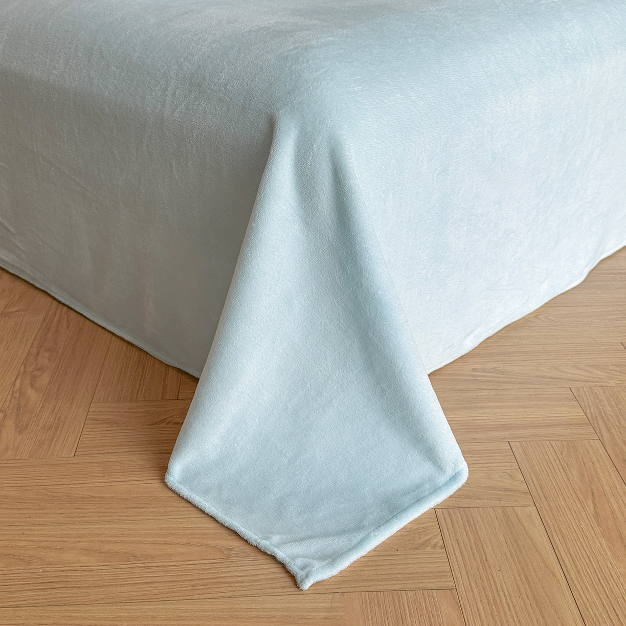 91家纺网 家纺一手货源 找家纺 逸尚阁 2025新款高克重雕花牛奶绒四件套-雅诺 雅诺·奶蓝