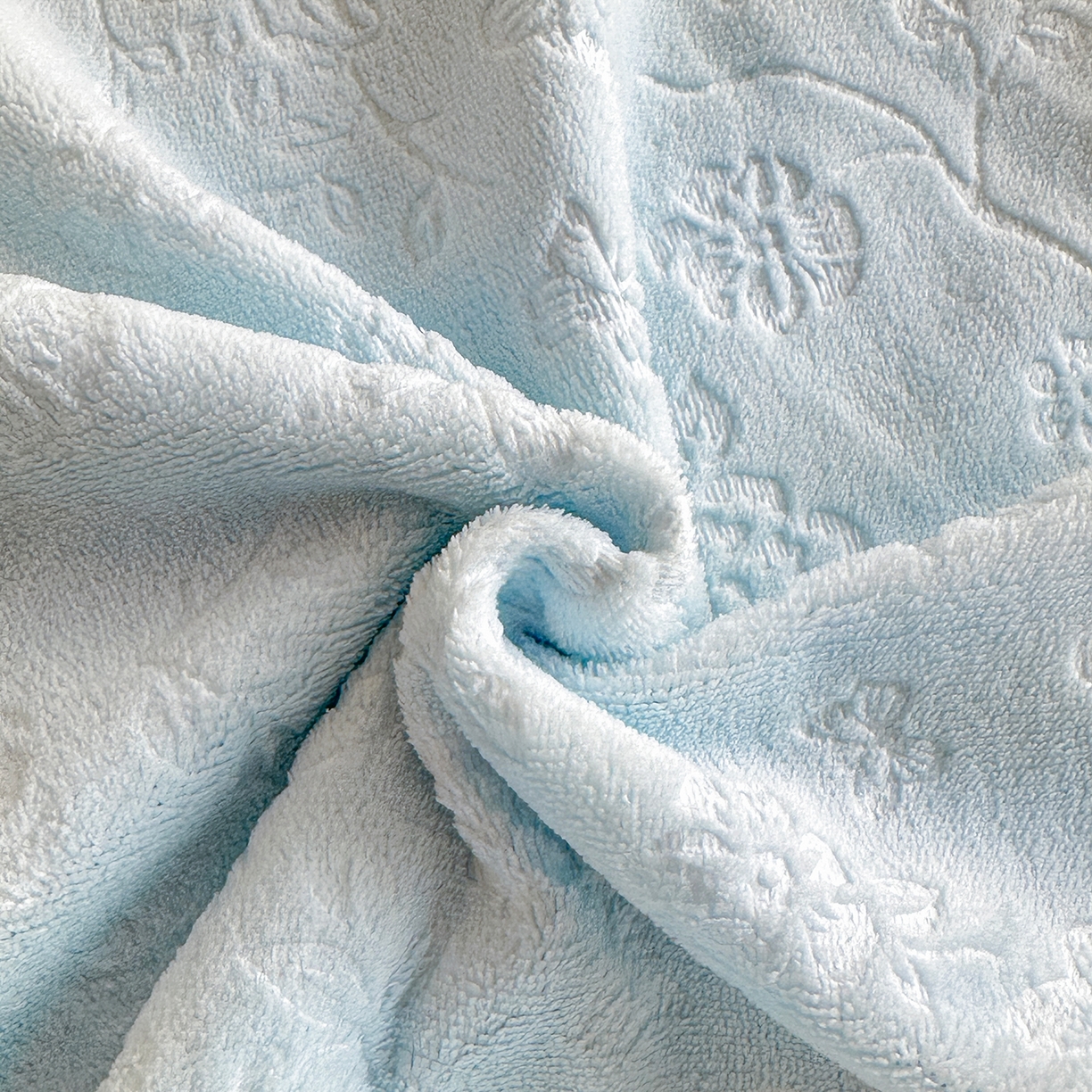 91家纺网 家纺一手货源 找家纺 逸尚阁 2025新款高克重雕花牛奶绒四件套-雅诺 雅诺·奶蓝