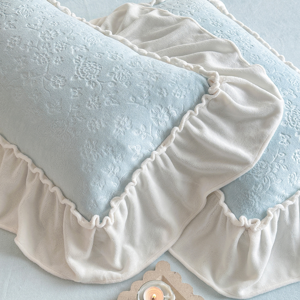 91家纺网 家纺一手货源 找家纺 逸尚阁 2025新款高克重雕花牛奶绒四件套-雅诺 雅诺·奶蓝