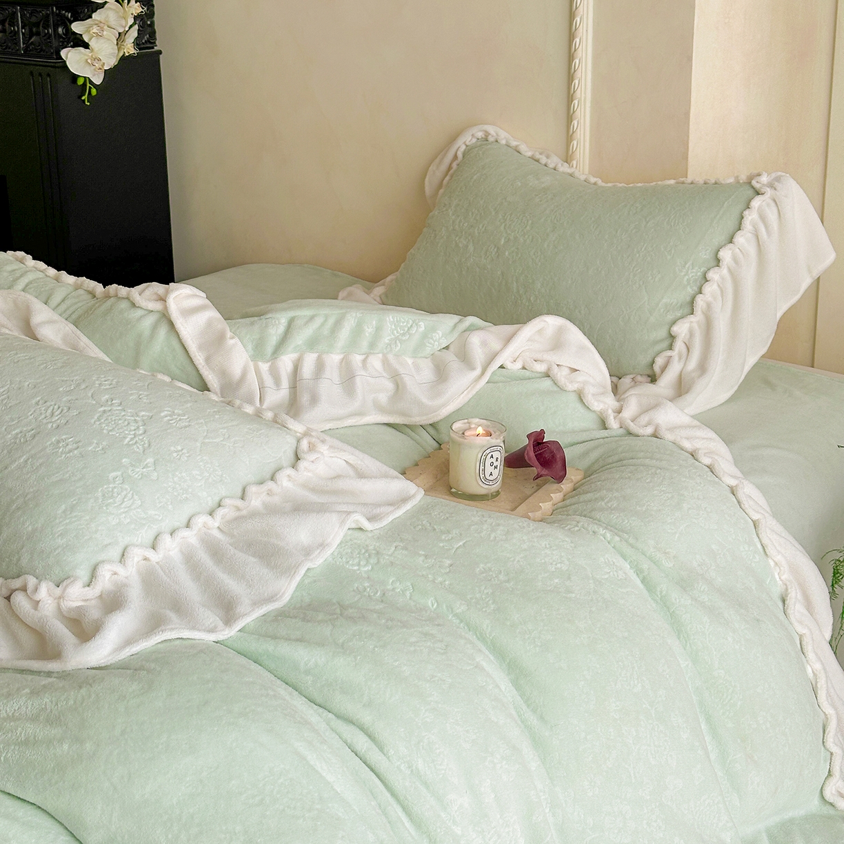 91家纺网 家纺一手货源 找家纺 逸尚阁 2025新款高克重雕花牛奶绒四件套-雅诺 雅诺·清水绿