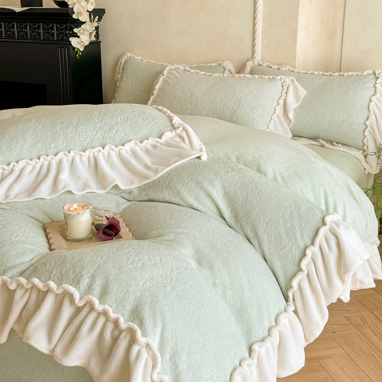 91家纺网 家纺一手货源 找家纺 逸尚阁 2025新款高克重雕花牛奶绒四件套-雅诺 雅诺·清水绿