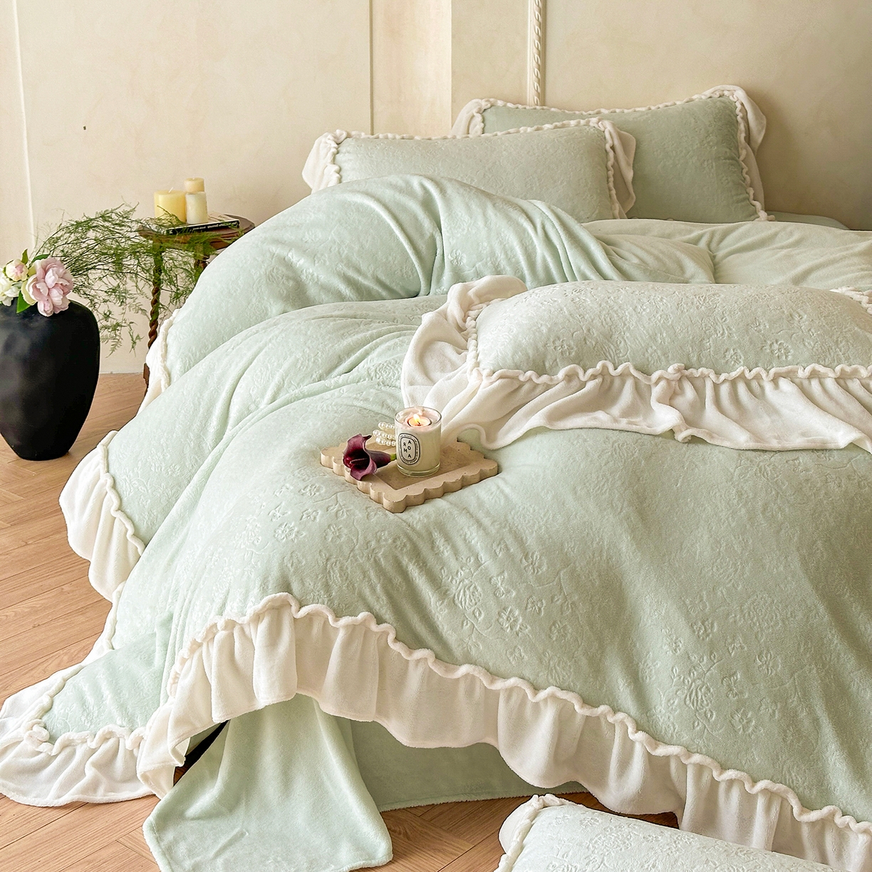 91家纺网 家纺一手货源 找家纺 逸尚阁 2025新款高克重雕花牛奶绒四件套-雅诺 雅诺·清水绿