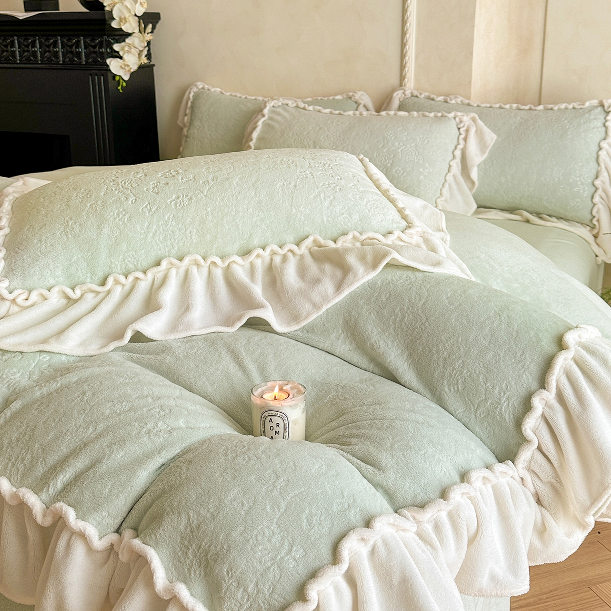 91家纺网 家纺一手货源 找家纺 逸尚阁 2025新款高克重雕花牛奶绒四件套-雅诺 雅诺·清水绿