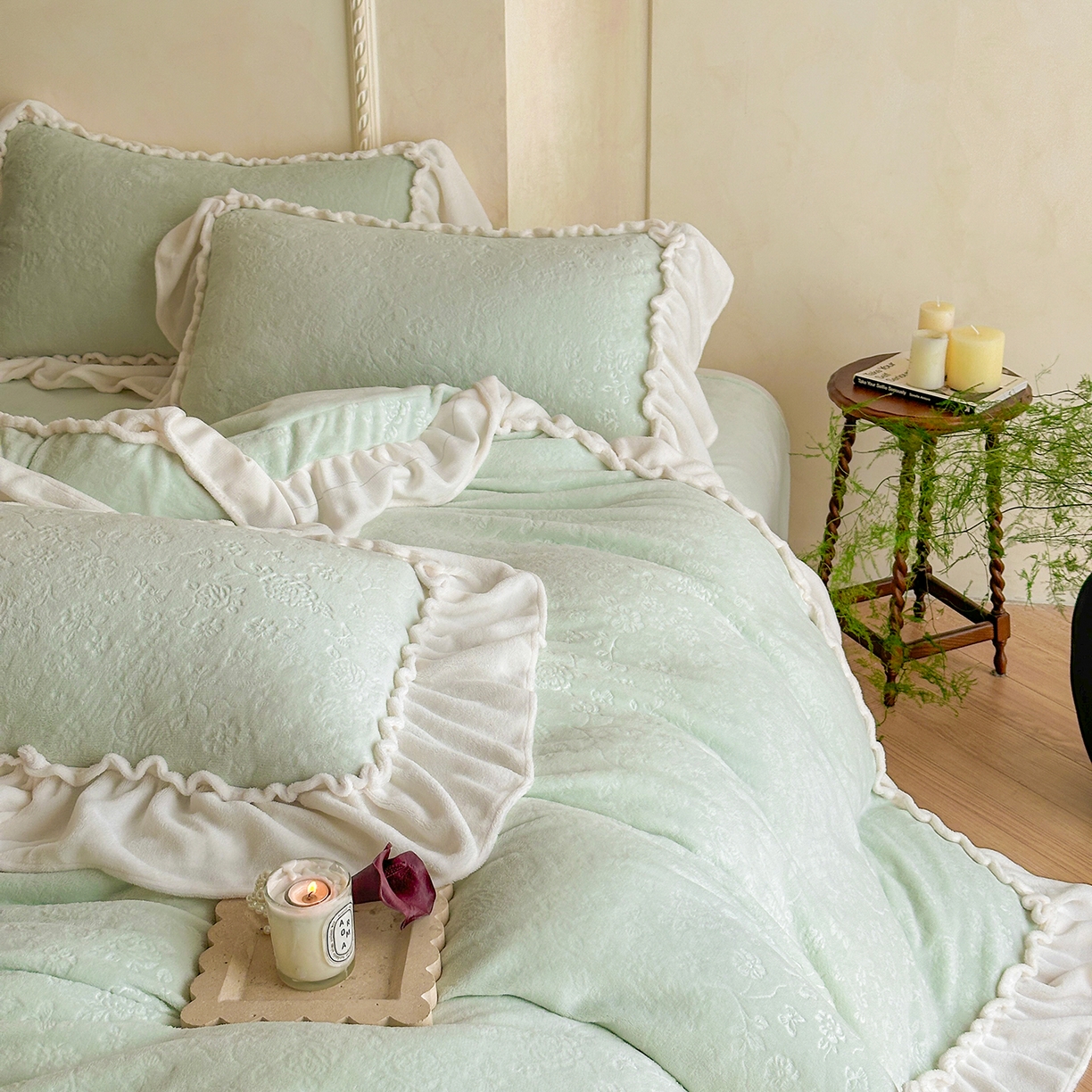 91家纺网 家纺一手货源 找家纺 逸尚阁 2025新款高克重雕花牛奶绒四件套-雅诺 雅诺·清水绿