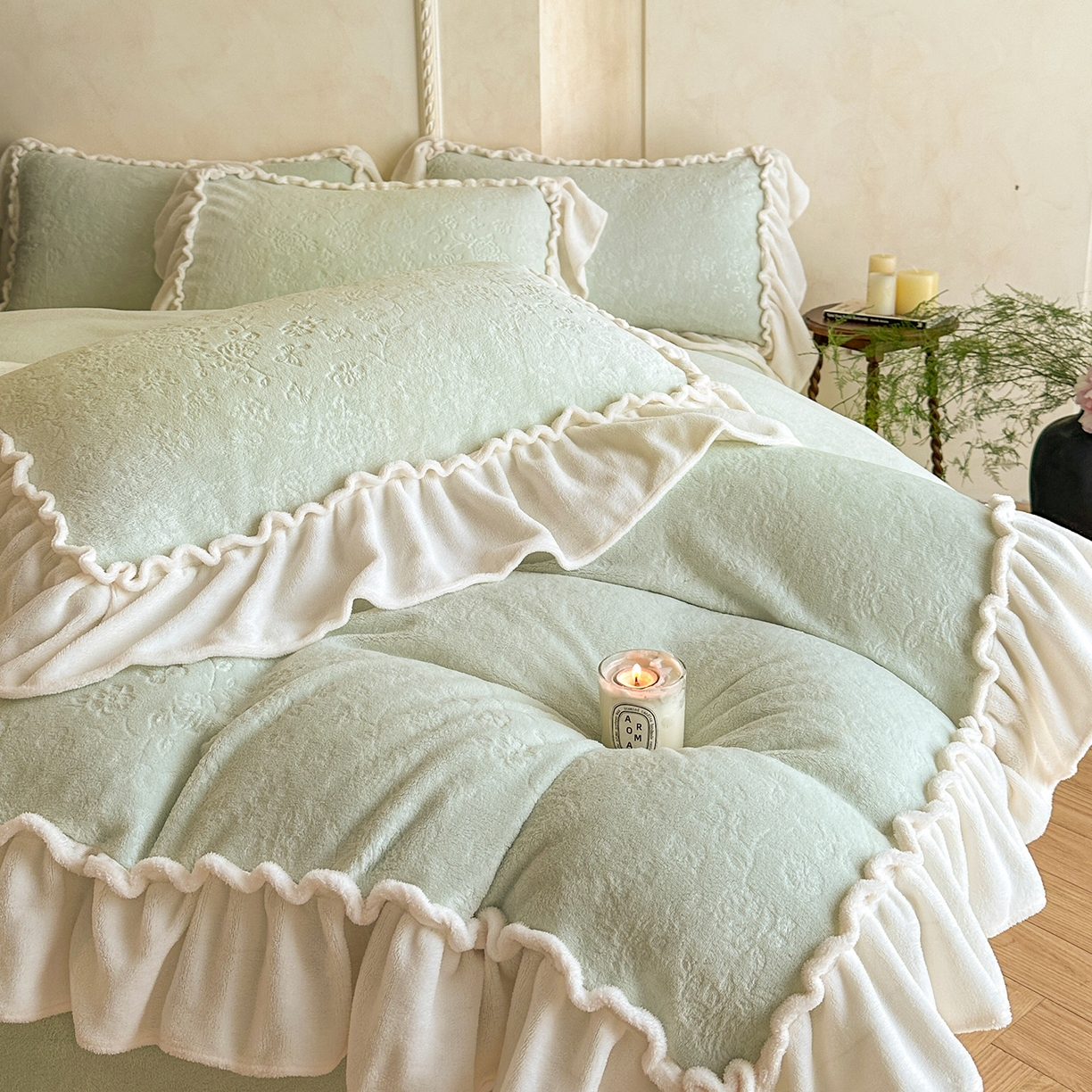 91家纺网 家纺一手货源 找家纺 逸尚阁 2025新款高克重雕花牛奶绒四件套-雅诺 雅诺·清水绿