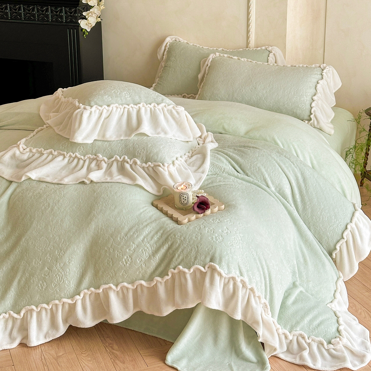 91家纺网 家纺一手货源 找家纺 逸尚阁 2025新款高克重雕花牛奶绒四件套-雅诺 雅诺·清水绿