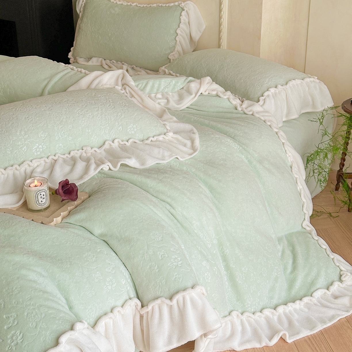 91家纺网 家纺一手货源 找家纺 逸尚阁 2025新款高克重雕花牛奶绒四件套-雅诺 雅诺·清水绿