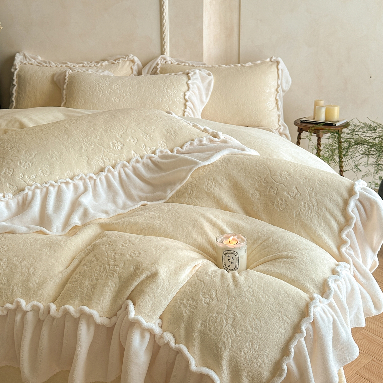 91家纺网 家纺一手货源 找家纺 逸尚阁 2025新款高克重雕花牛奶绒四件套-雅诺 雅诺·闪闪黄