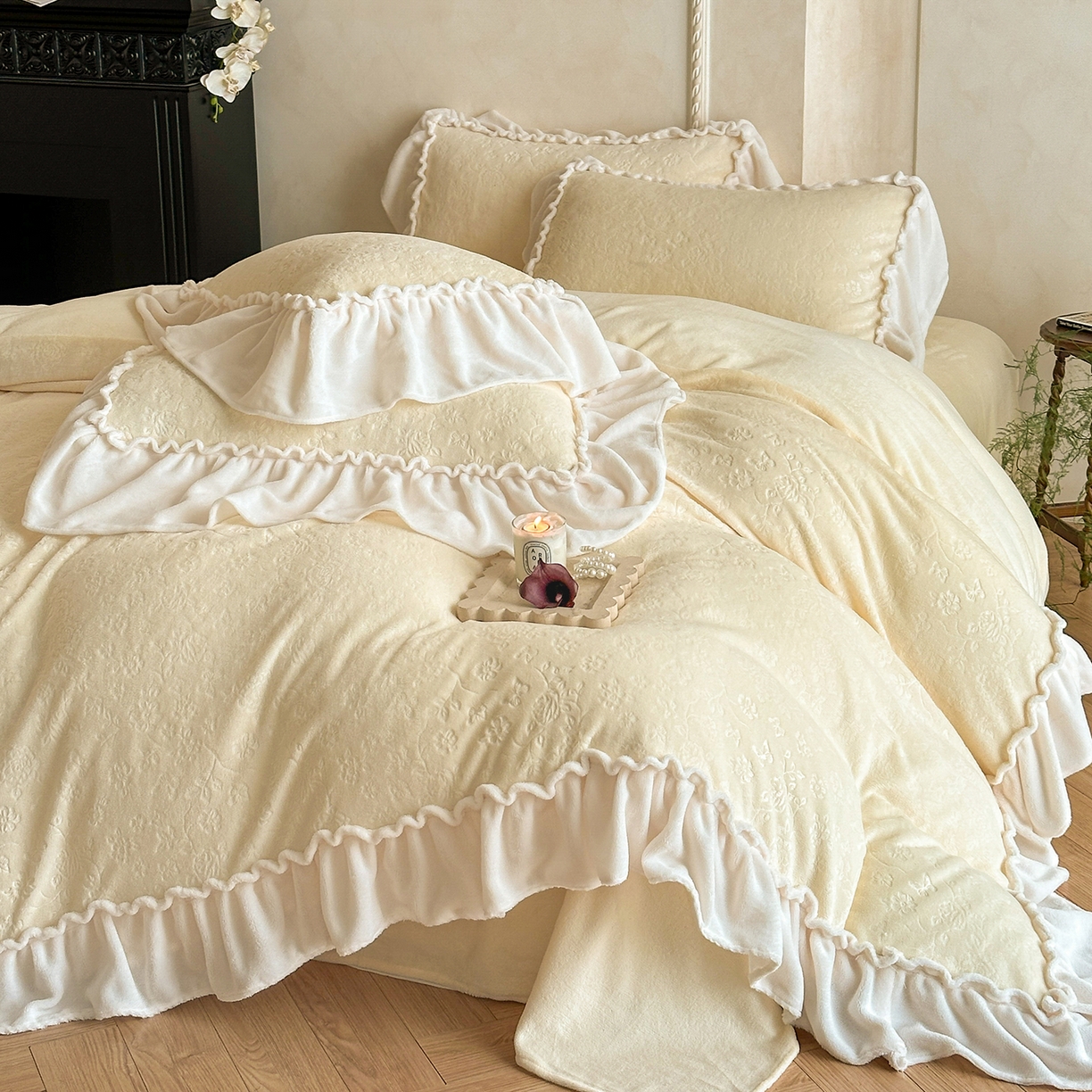 91家纺网 家纺一手货源 找家纺 逸尚阁 2025新款高克重雕花牛奶绒四件套-雅诺 雅诺·闪闪黄