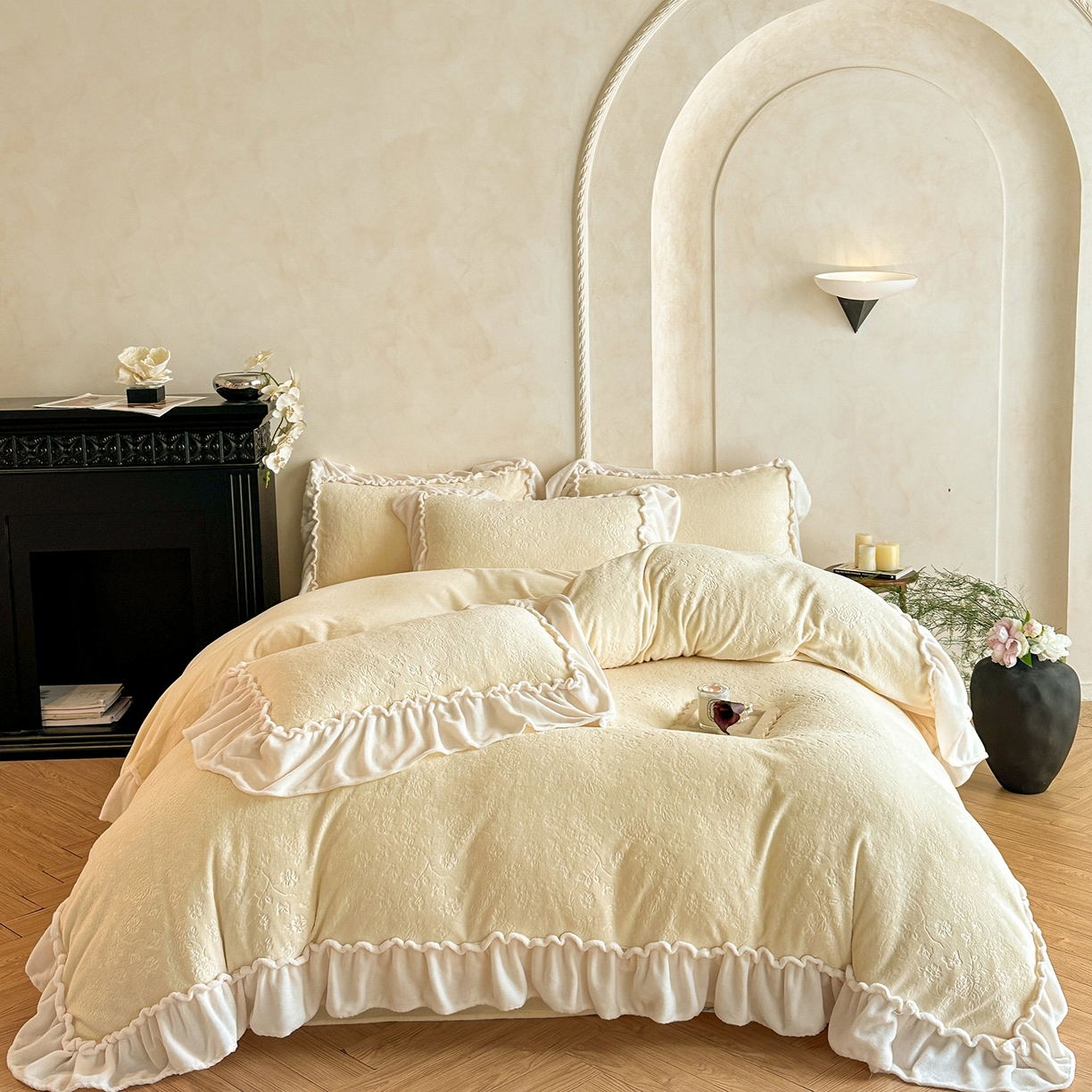 91家纺网 家纺一手货源 找家纺 逸尚阁 2025新款高克重雕花牛奶绒四件套-雅诺 雅诺·闪闪黄