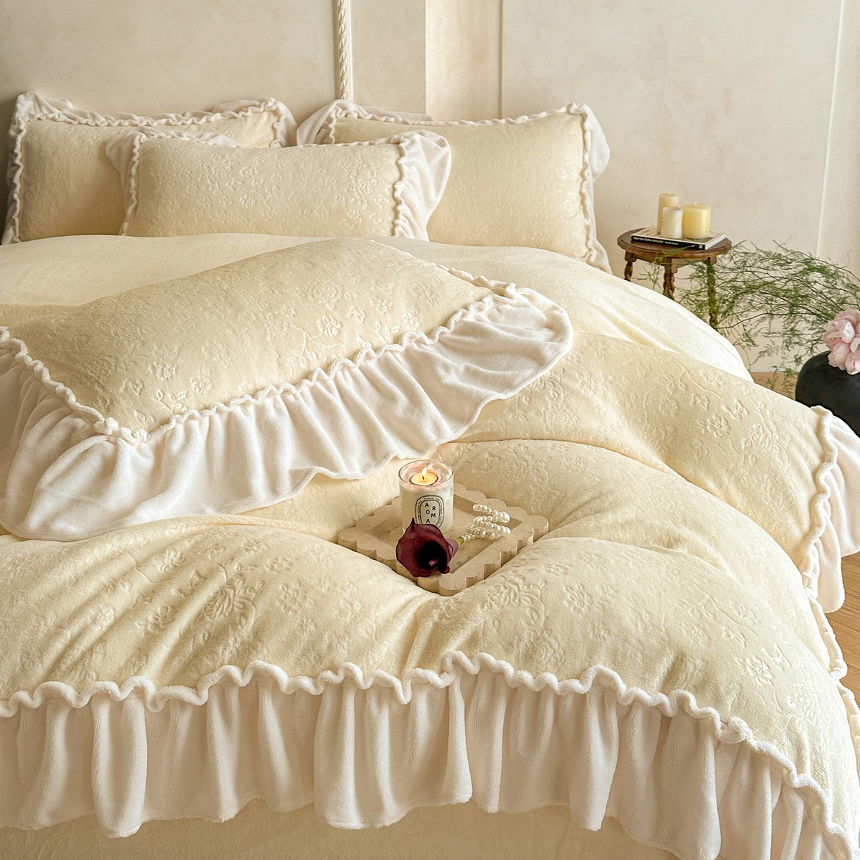 91家纺网 家纺一手货源 找家纺 逸尚阁 2025新款高克重雕花牛奶绒四件套-雅诺 雅诺·闪闪黄