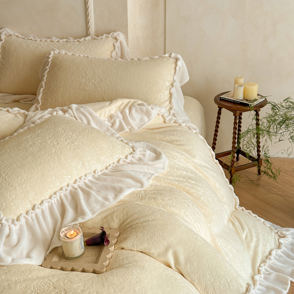 91家纺网 家纺一手货源 找家纺 逸尚阁 2025新款高克重雕花牛奶绒四件套-雅诺 雅诺·闪闪黄